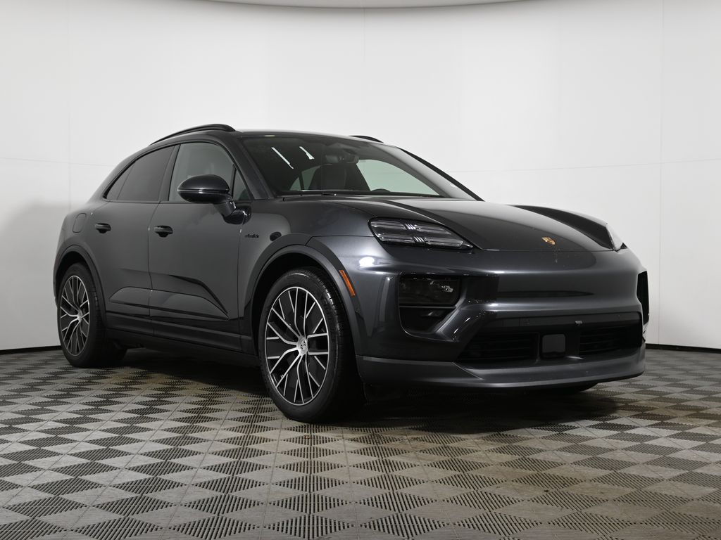 Thumbnail: 2026 Porsche Macan - 9