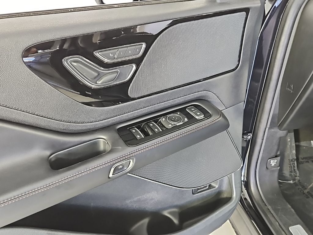 Thumbnail: 2023 Lincoln Aviator - 12