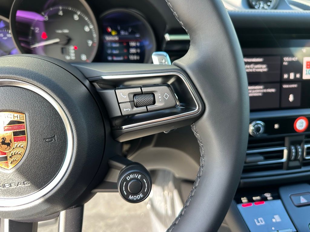 Thumbnail: 2026 Porsche Macan - 16