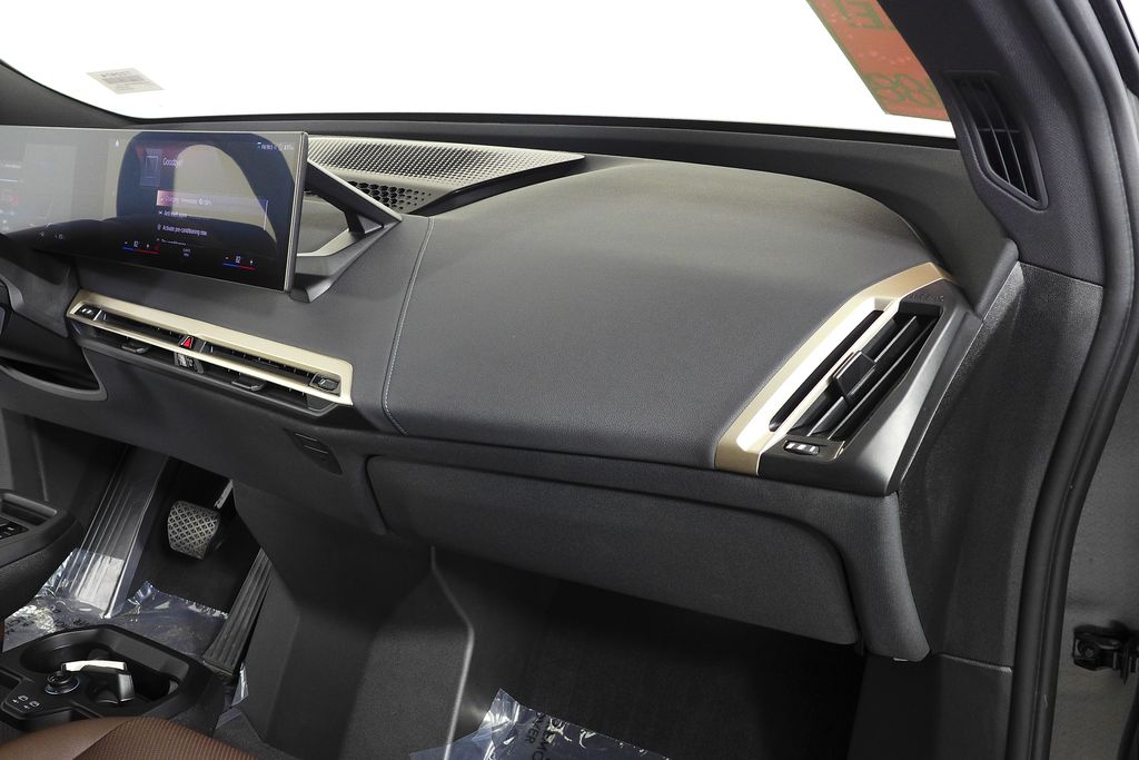 Thumbnail: 2023 BMW iX - 13