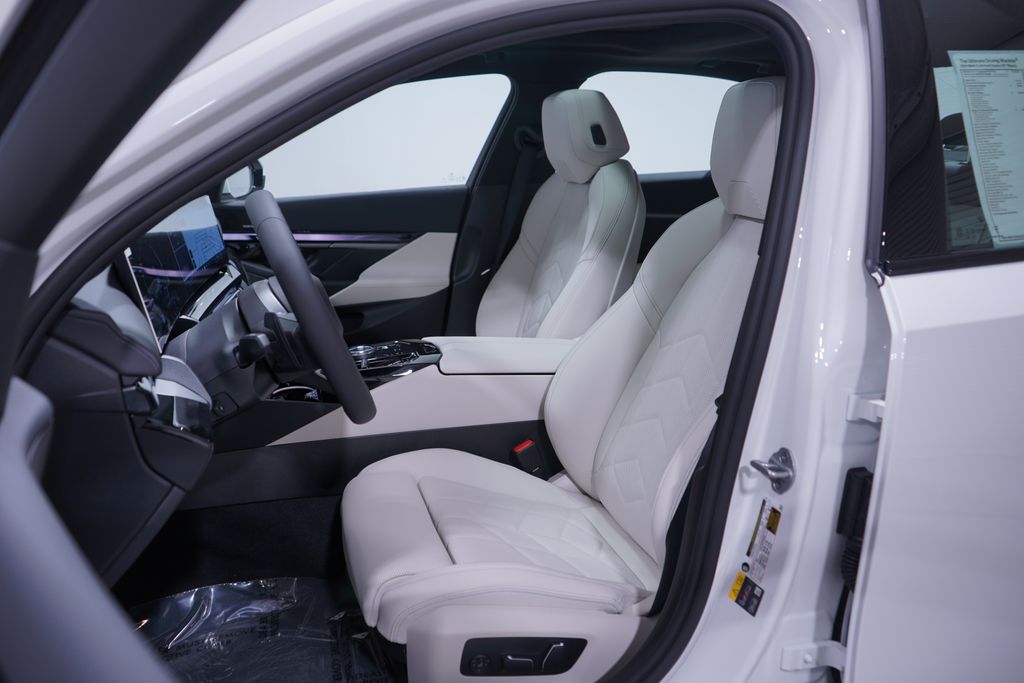 Thumbnail: 2026 BMW i5 - 7