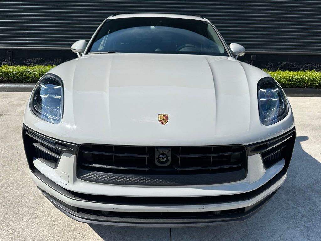 Thumbnail: 2026 Porsche Macan - 8