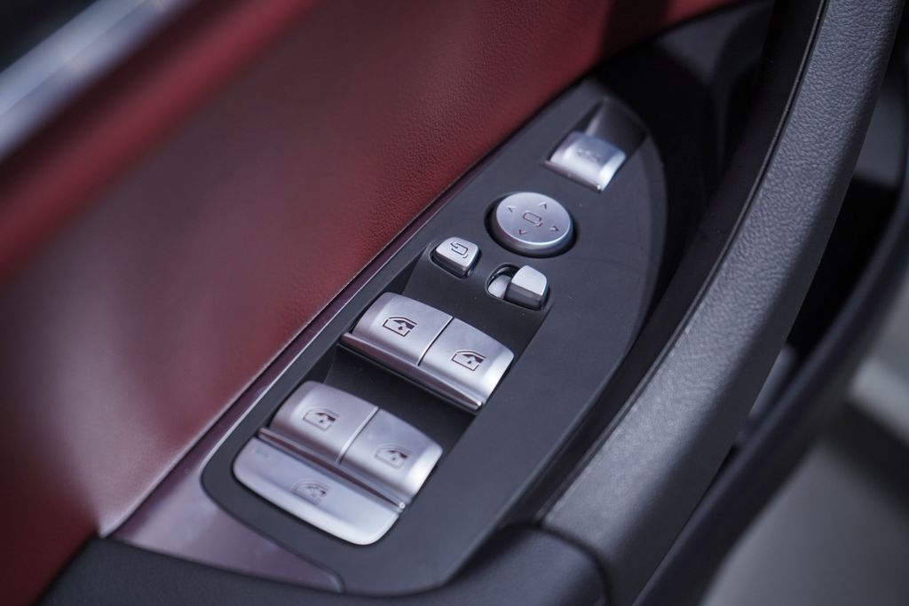 Thumbnail: 2025 BMW X4 - 11