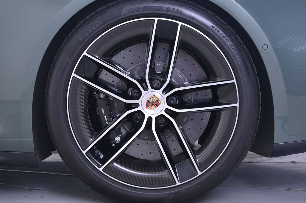 Thumbnail: 2025 Porsche 911 - 15