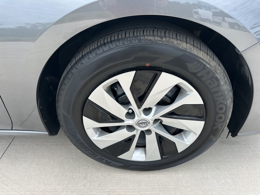 2024 Gun Metallic Nissan Altima 2.5 S FWD Sedan