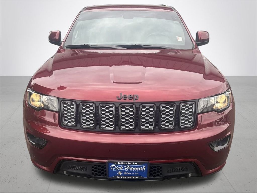 2021 Jeep Grand Cherokee Laredo X photo 3