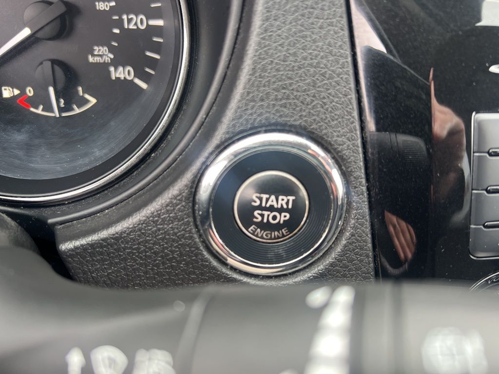 2020 Nissan Rogue SV photo