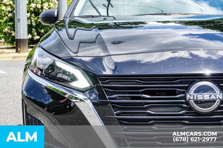 Used 2025 Black Nissan 2.5 SV image 12