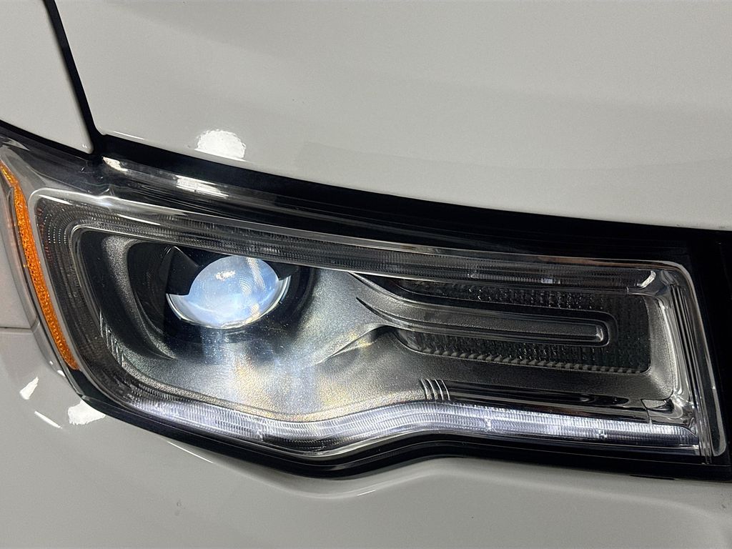 Used Car 2020 Jeep Grand Cherokee  Overland For Sale Under $25,000 In Austin, Texas