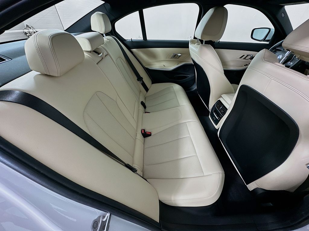 2024 BMW 3 Series 330i 28