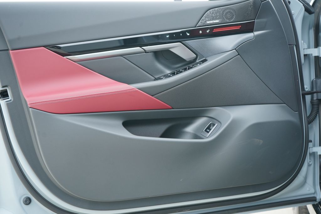 Thumbnail: 2026 BMW 5 Series - 9