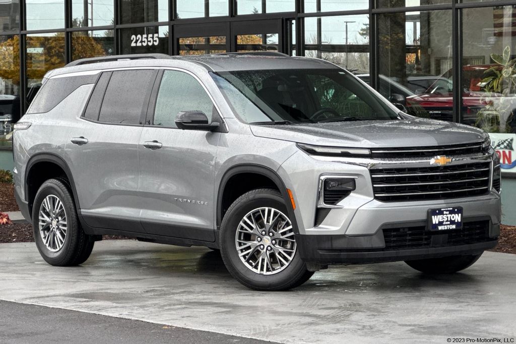 used 2024 Chevrolet Traverse car, priced at $36,955