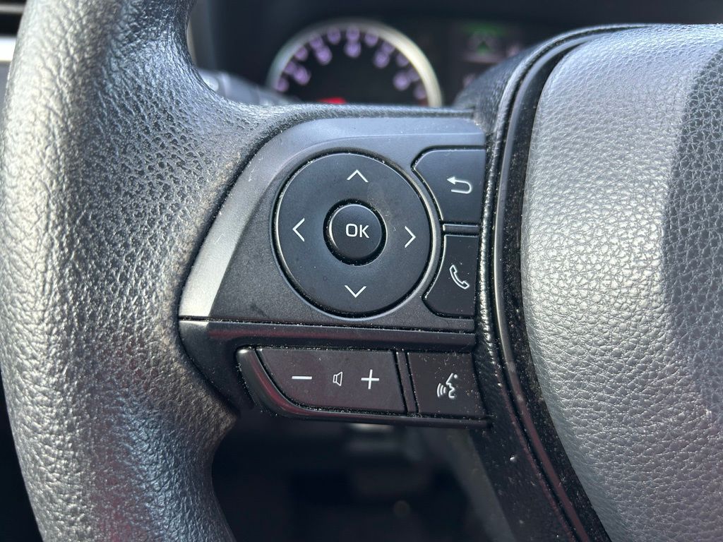 Thumbnail: 2021 Toyota RAV4 - 20