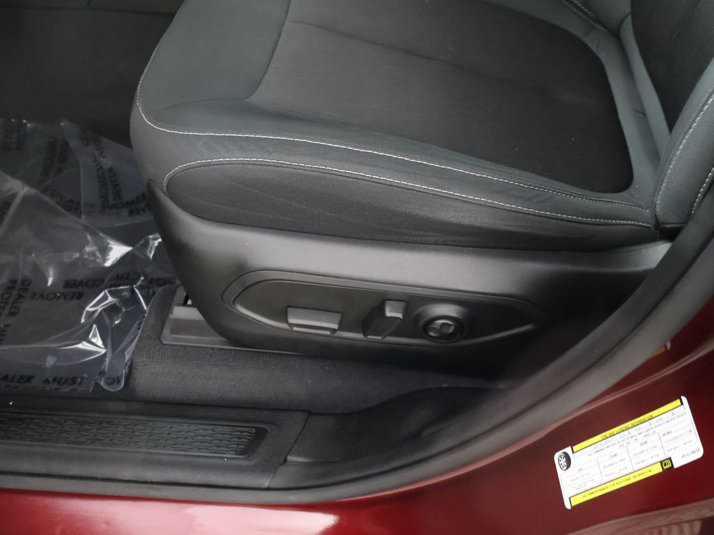 Used 2023 Red Jeep Laredo image 30