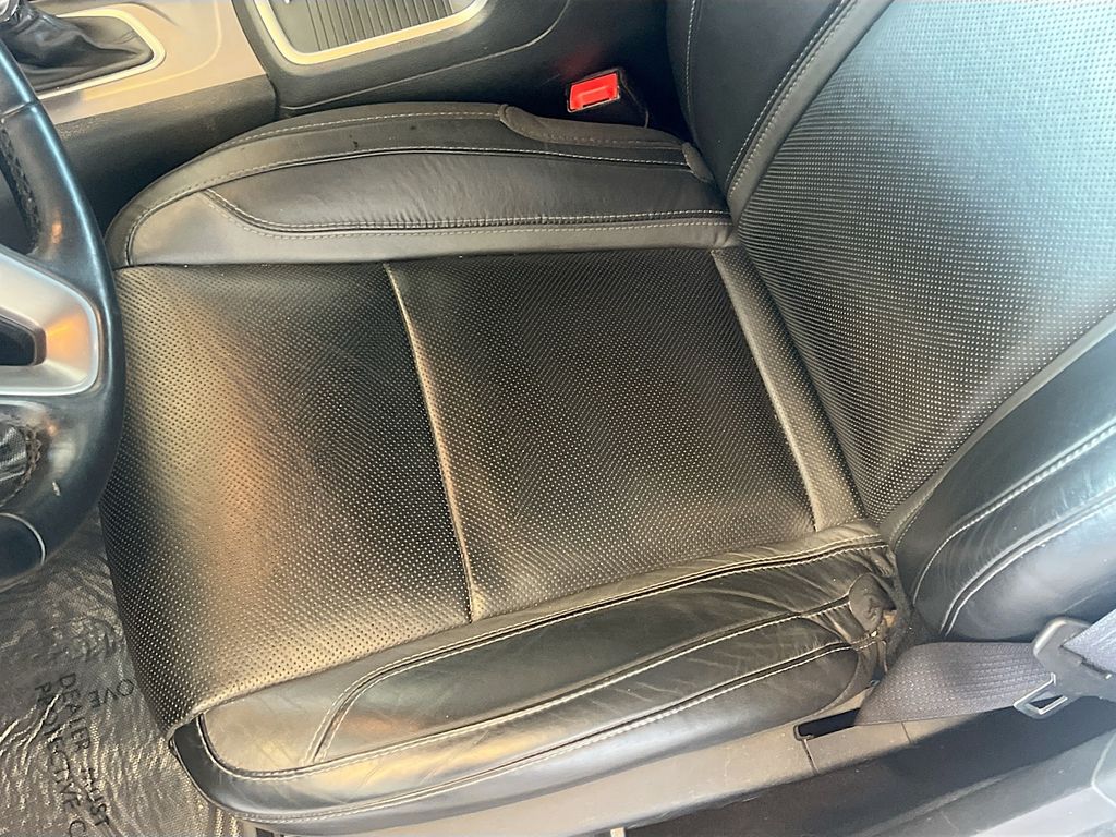 Used 2021 White Dodge SXT image 19