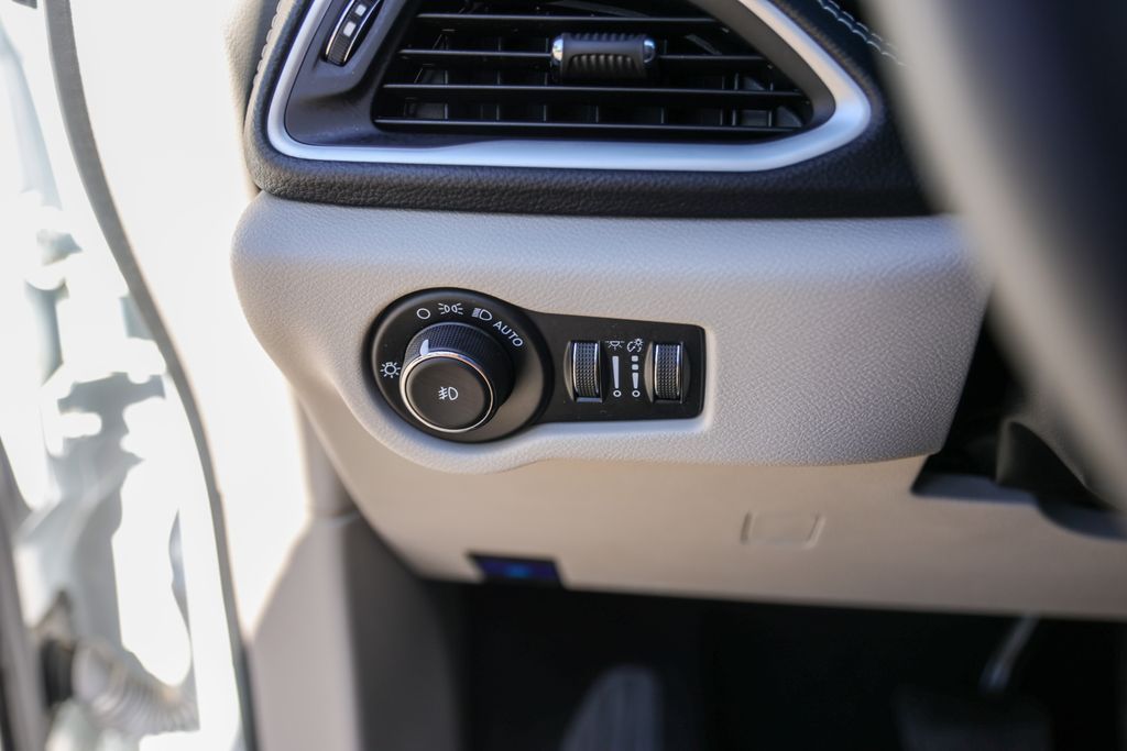 Used Car 2022 Chrysler Pacifica  Touring L For Sale Under $30,000 In Austin, Texas