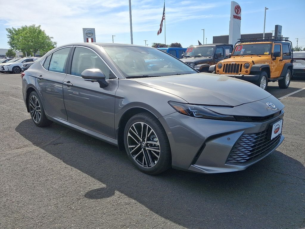 2025 Toyota Camry XLE 2