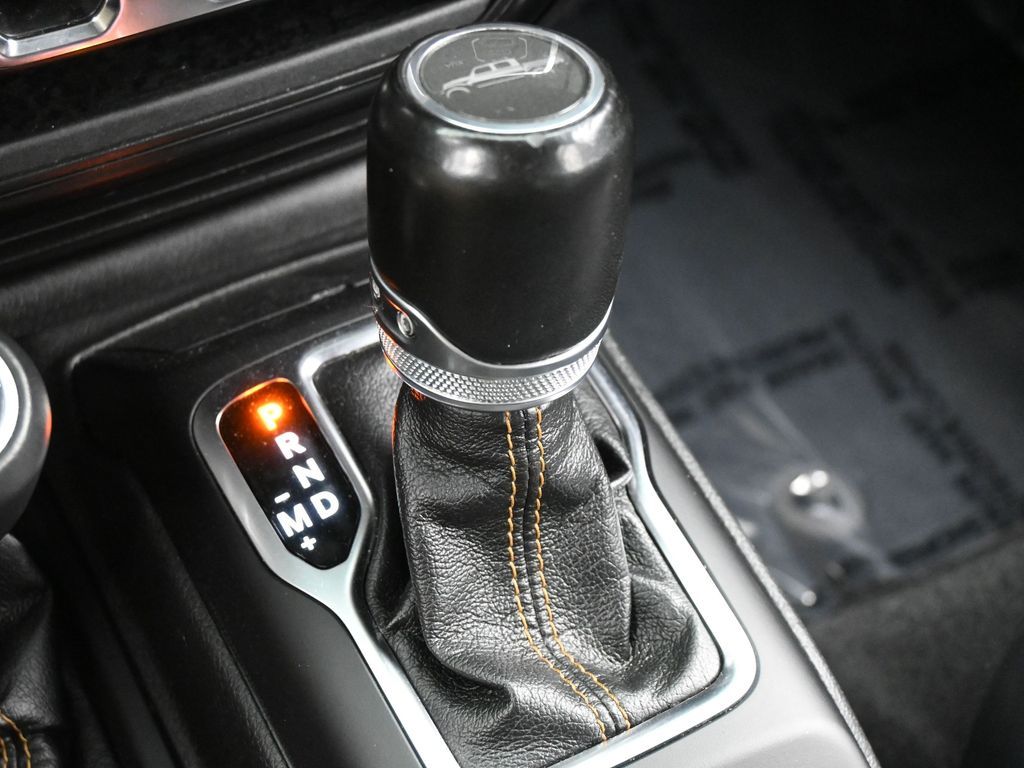 Used 2022 Black Clearcoat Jeep High Altitude image 24