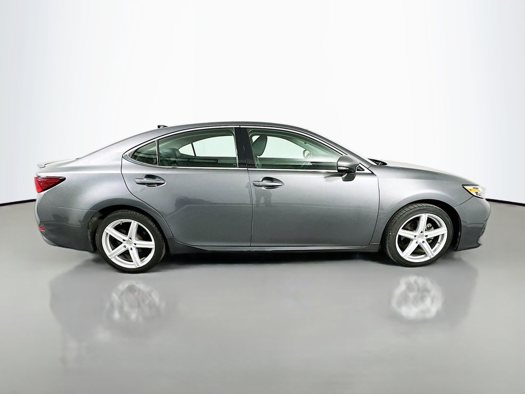 Thumbnail: 2017 Lexus ES - 4