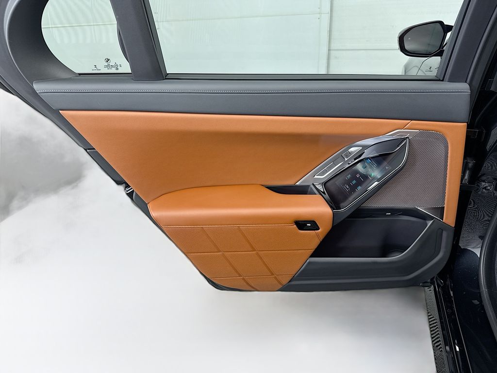 Thumbnail: 2024 BMW i7 - 25