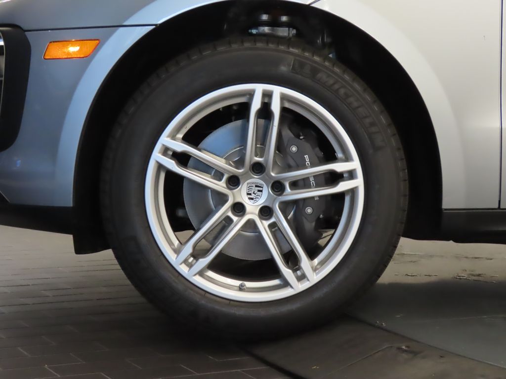 Thumbnail: 2026 Porsche Macan - 11