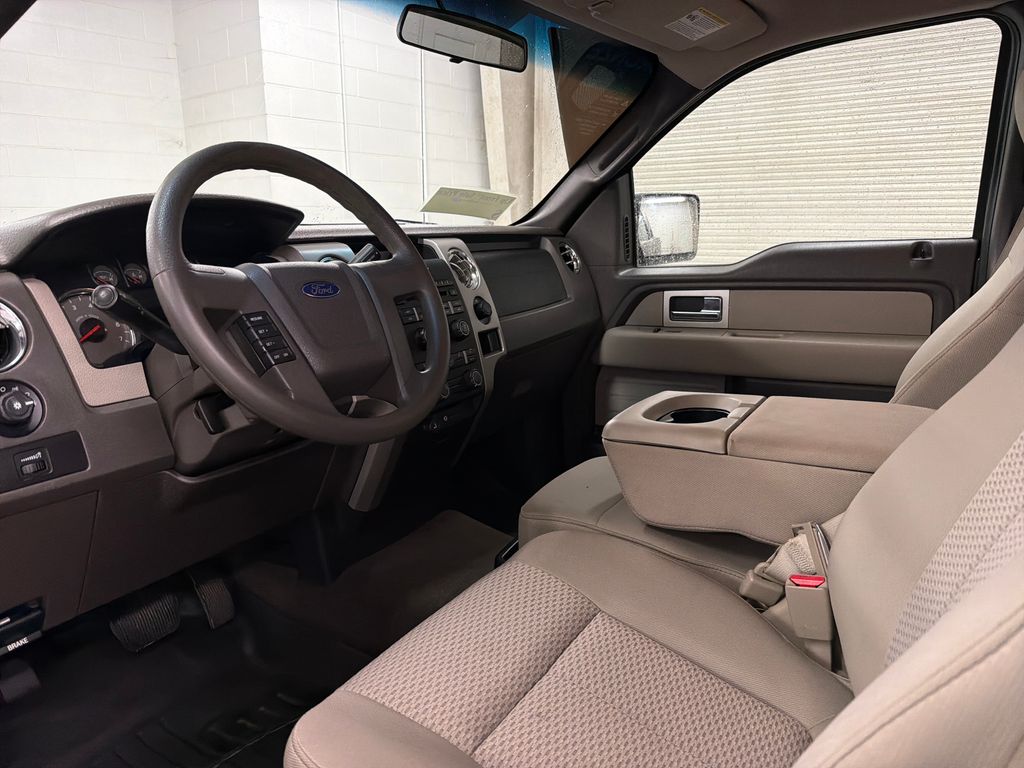 Used 2009  Ford  image 4