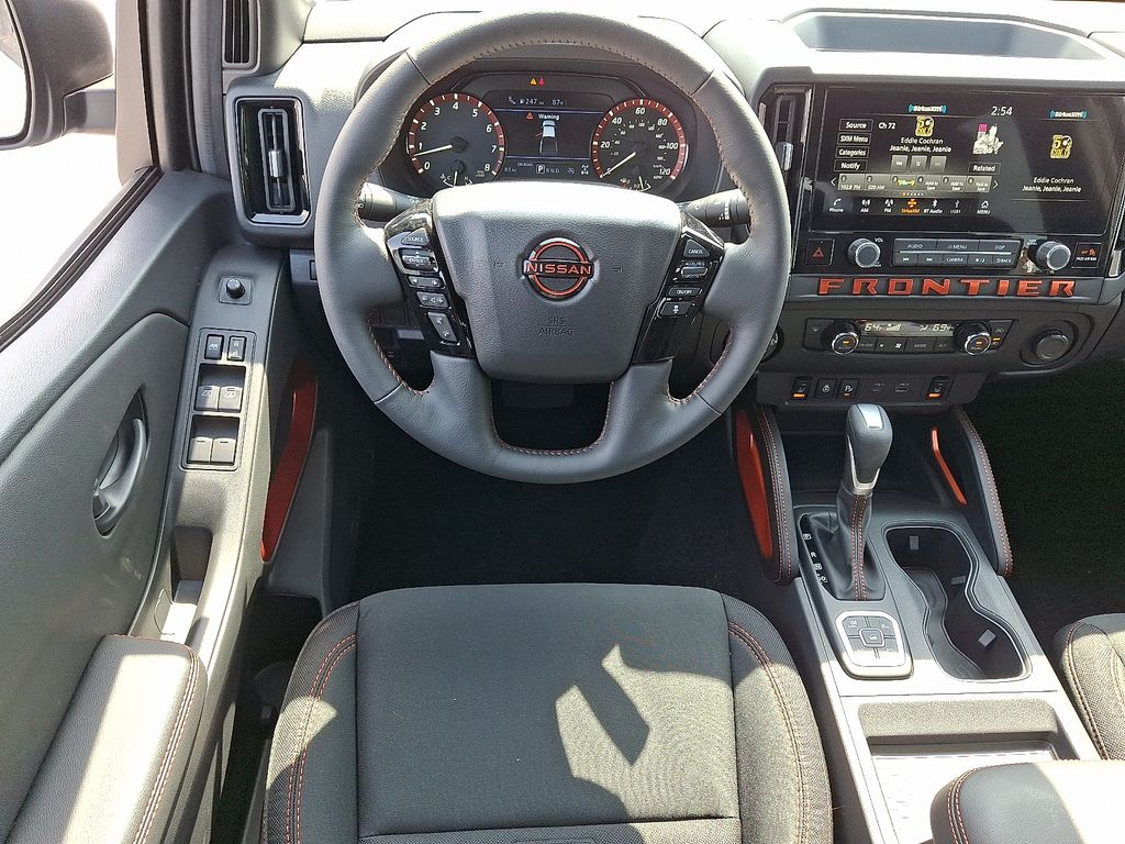 2026 Nissan Frontier — photo 6
