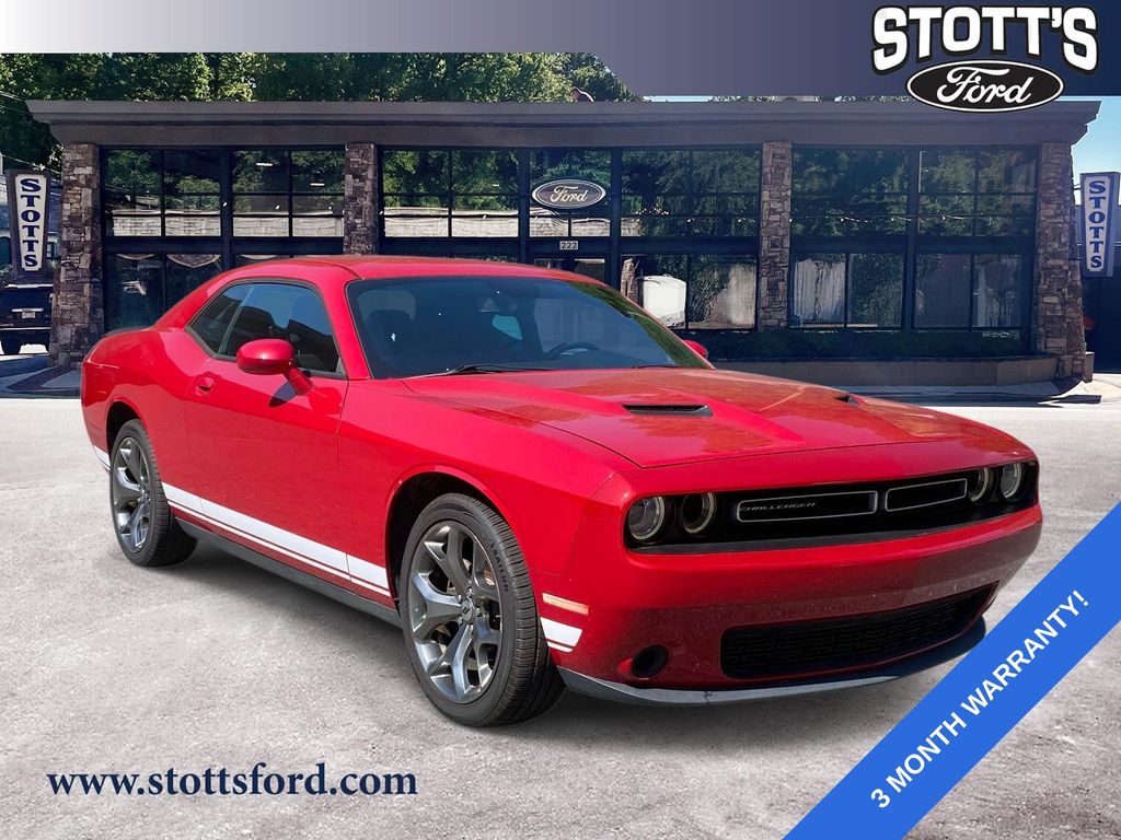  2017 Dodge Challenger SXT RWD   