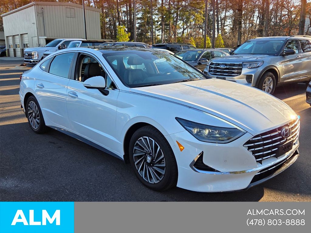 Used 2022 White Hyundai Limited image 9