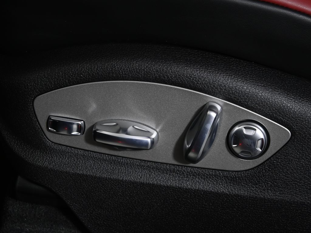 Thumbnail: 2026 Porsche Macan - 29