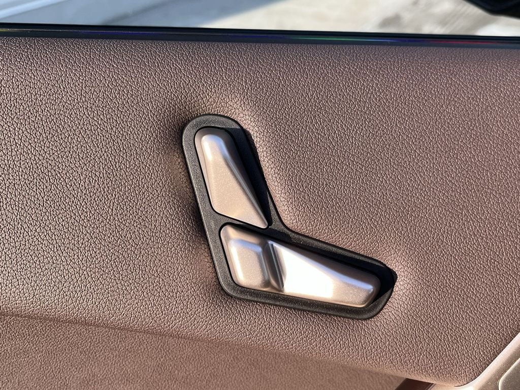 Thumbnail: 2026 BMW iX - 12