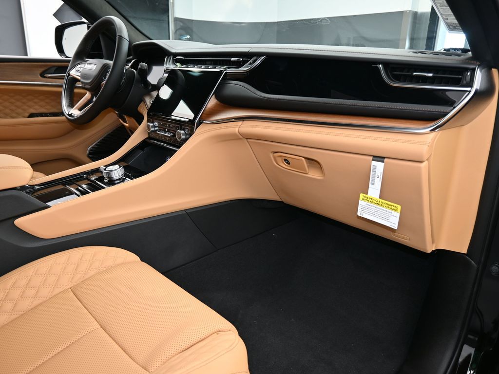 New 2025 Diamond Black Crystal Pearlcoat Jeep Summit image 53