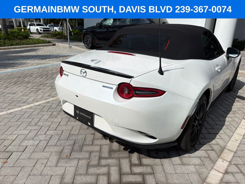 Used 2026 White Mazda Club image 32