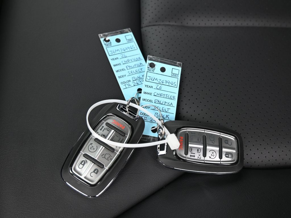 New 2026 Diamond Black Crystal Pearlcoat Chrysler Select image 23