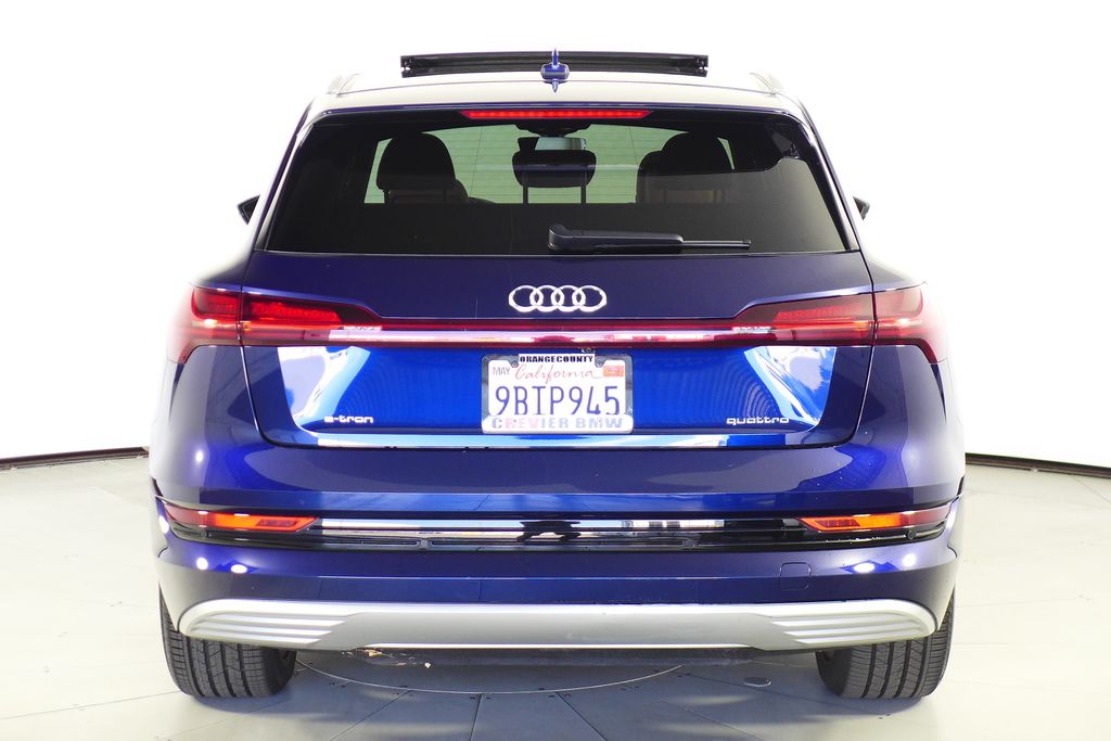 Thumbnail: 2022 Audi e-tron - 8