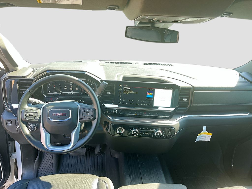 Used 2023 White GMC SLT image 22