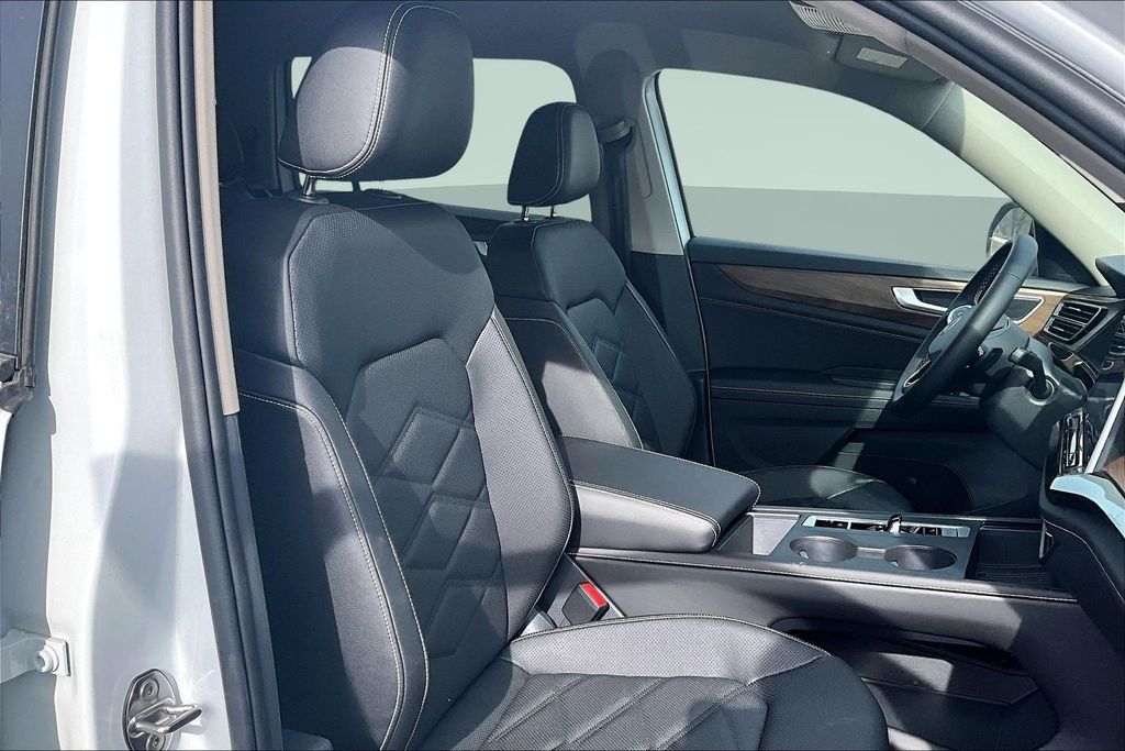 New 2026 White/off-white Volkswagen 2.0T SE image 11