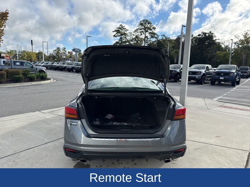 2023 Nissan Altima SR FWD