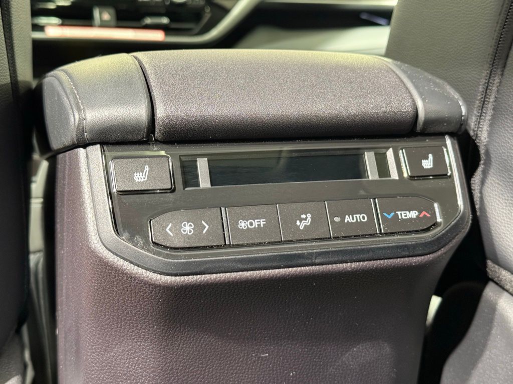 Thumbnail: 2025 Toyota Highlander - 22