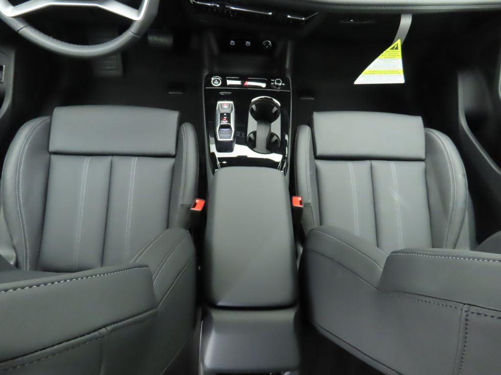 Thumbnail: 2025 Audi Q6 e-tron - 18