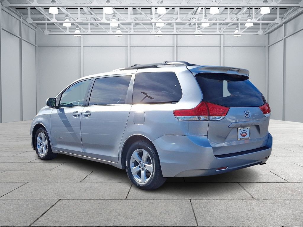 Thumbnail: 2014 Toyota Sienna - 6