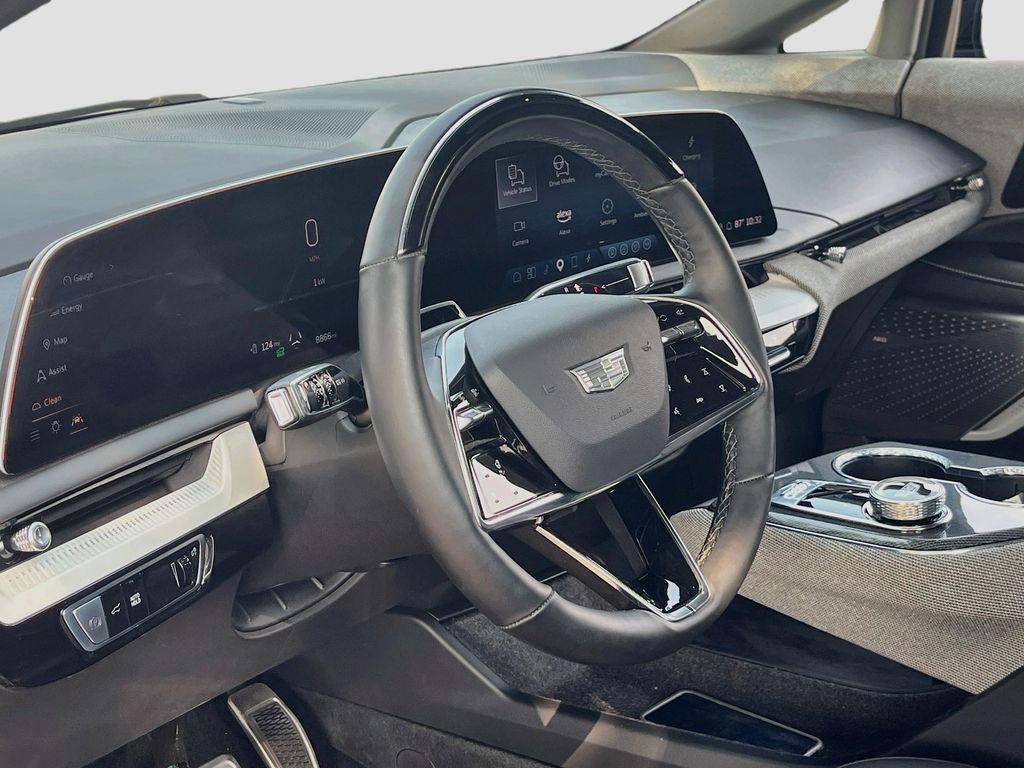Used 2025 Silver Cadillac Luxury image 9