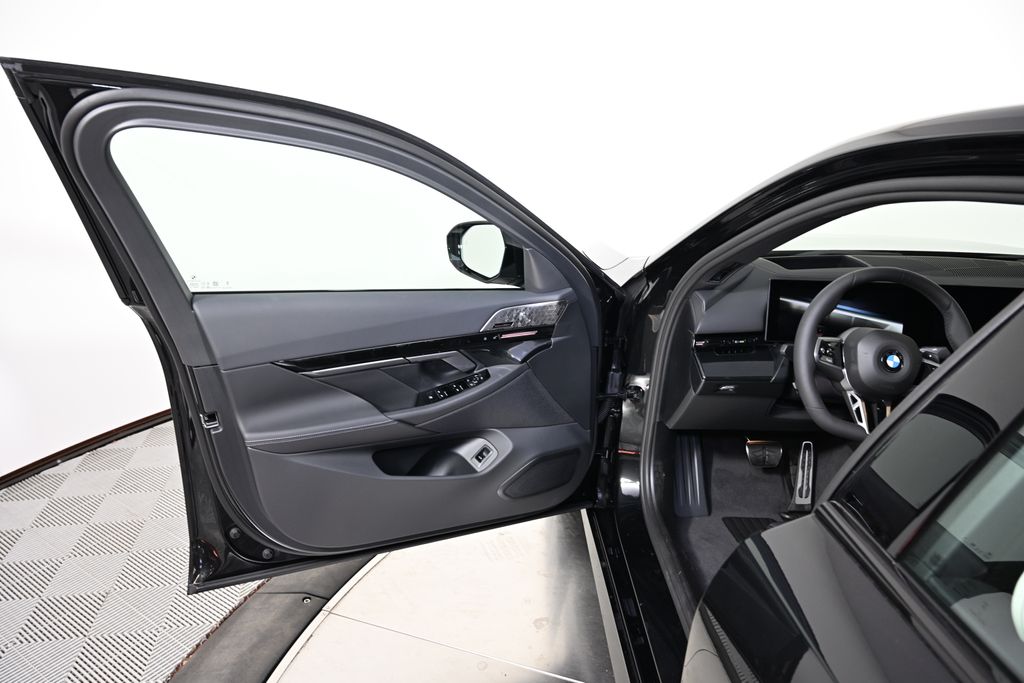 Thumbnail: 2026 BMW 5 Series - 21