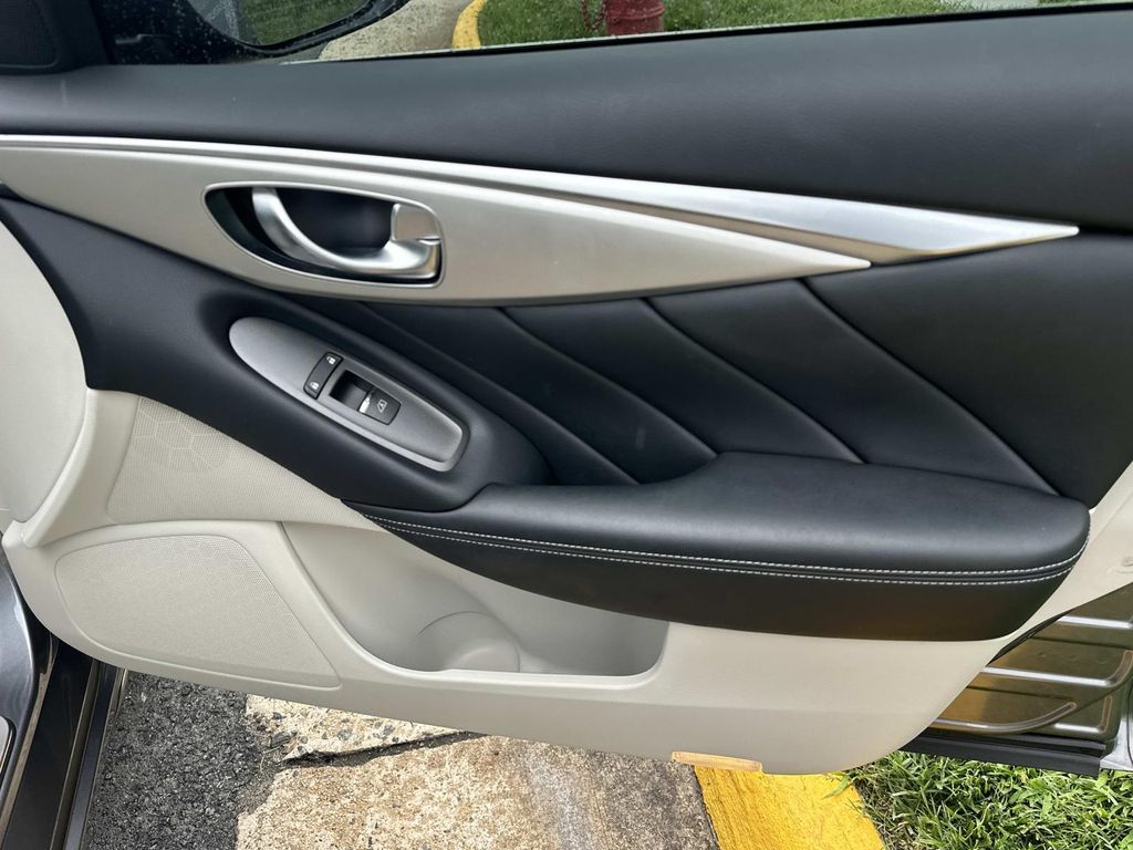 Thumbnail: 2020 INFINITI Q50 - 10