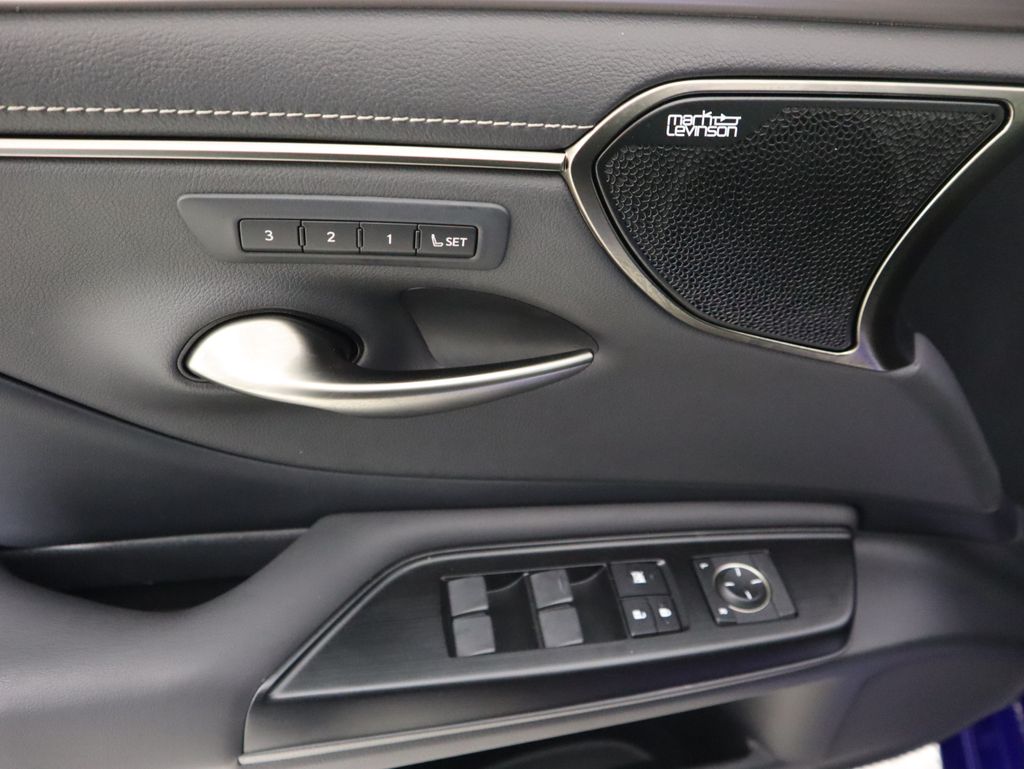 Thumbnail: 2019 Lexus ES - 24