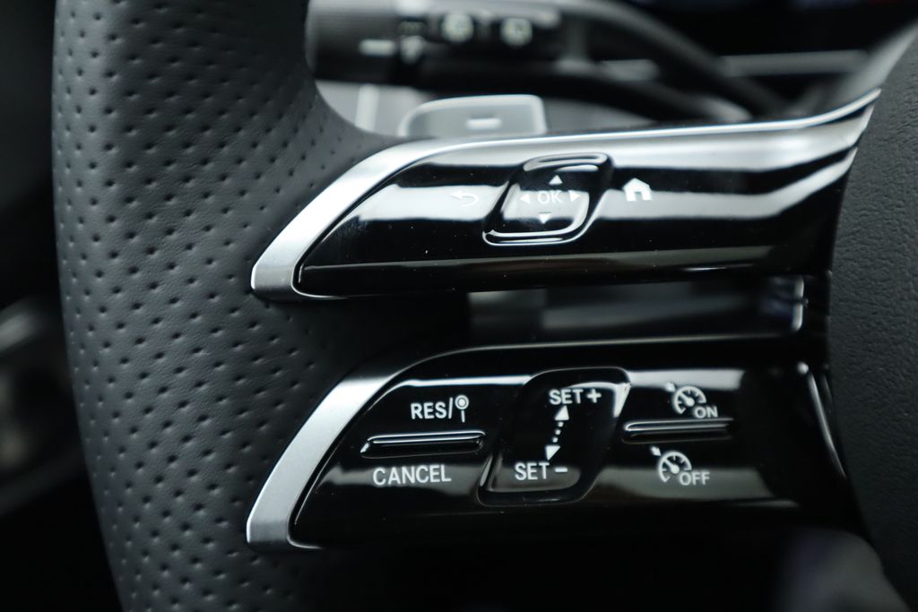 2025 Mercedes-Benz GLC 300 11
