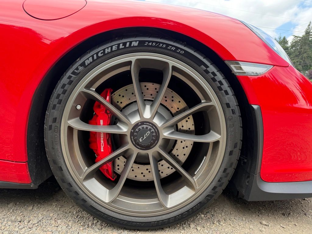2015 Porsche 911 GT3 thumbnail 12