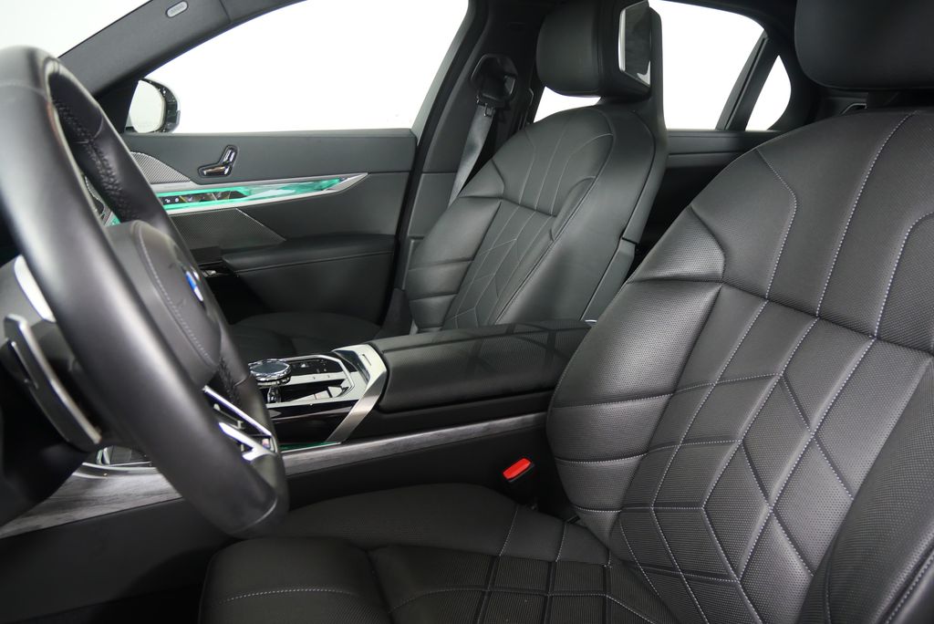 Thumbnail: 2024 BMW 7 Series - 10