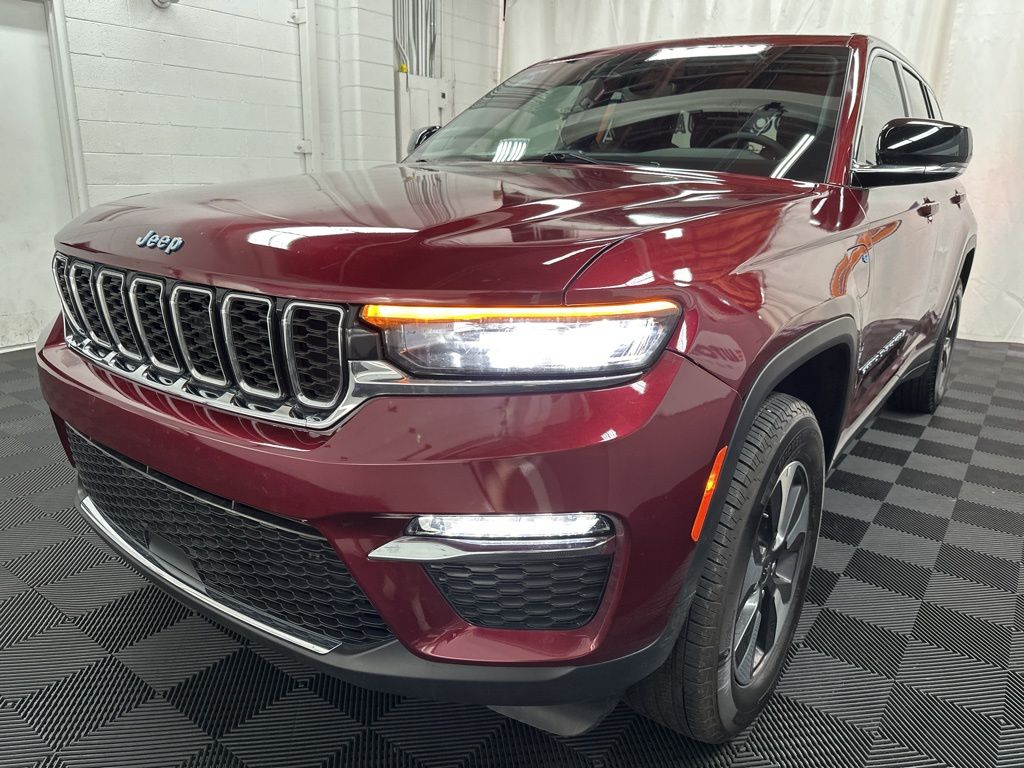 View vehicle photo 4