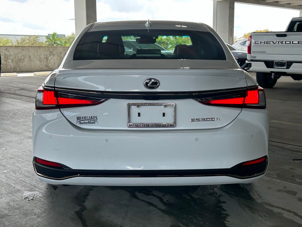 Used 2023 White Lexus 300h image 2